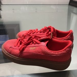 Red basket textured Puma creepers